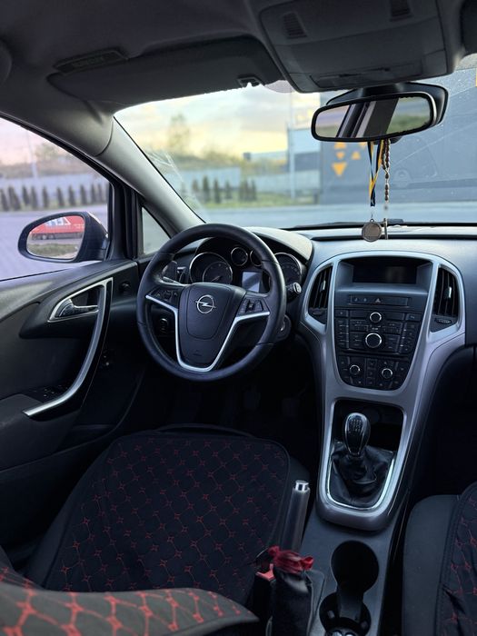 Opel Astra J Hatchback