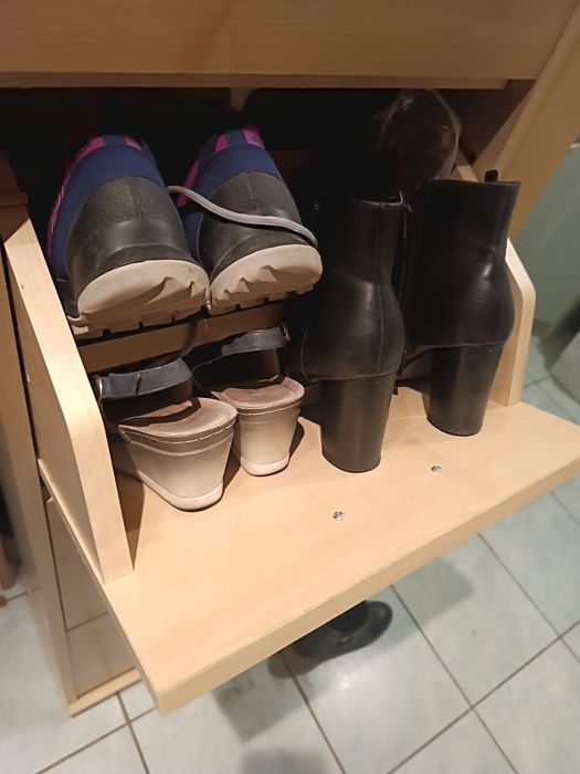 Szafka buciarka wąska