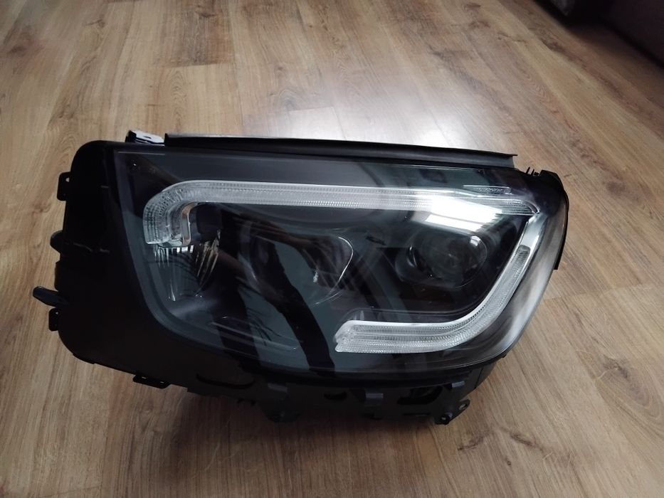 Фара до Мерседеса.