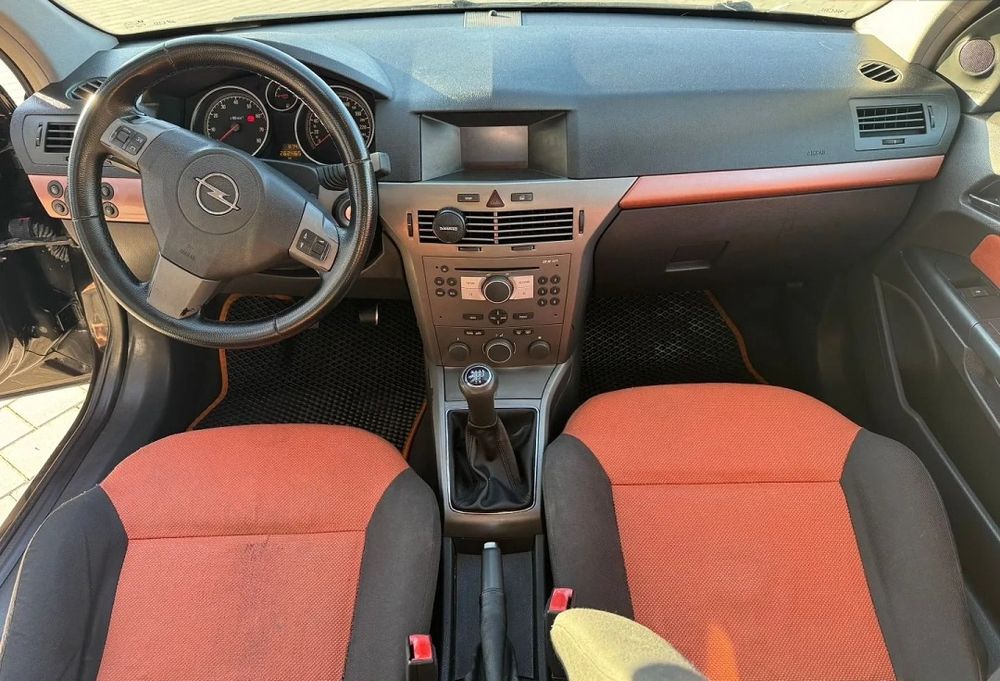 Opel Astra H 2005 1,8 бензин