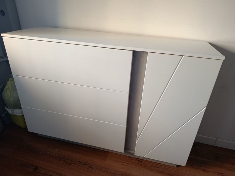 Sprzedam komodę z trzema szufladami