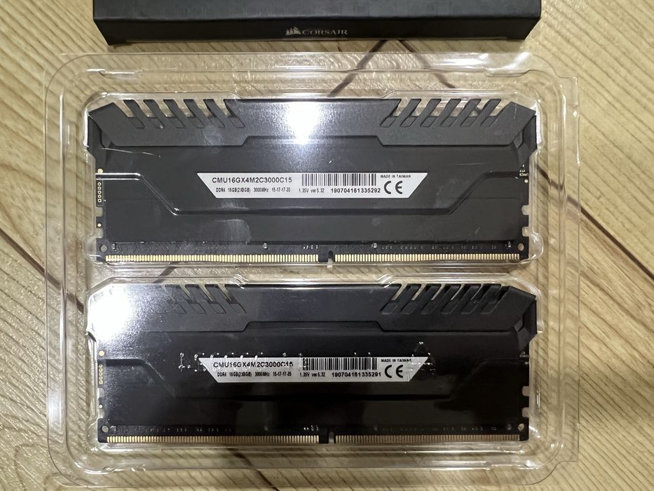 Corsair Vengeance LED DDR4 16GB (2×8GB) 3000MHz CL15 — White LED