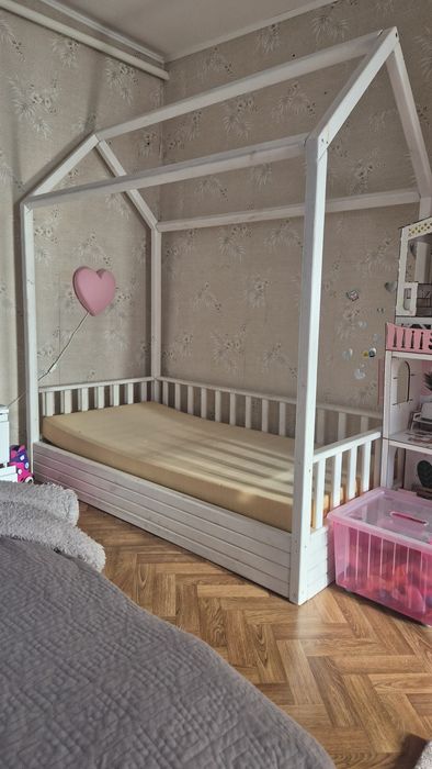 Продам дитяче ліжко-будиночок 160*80см.