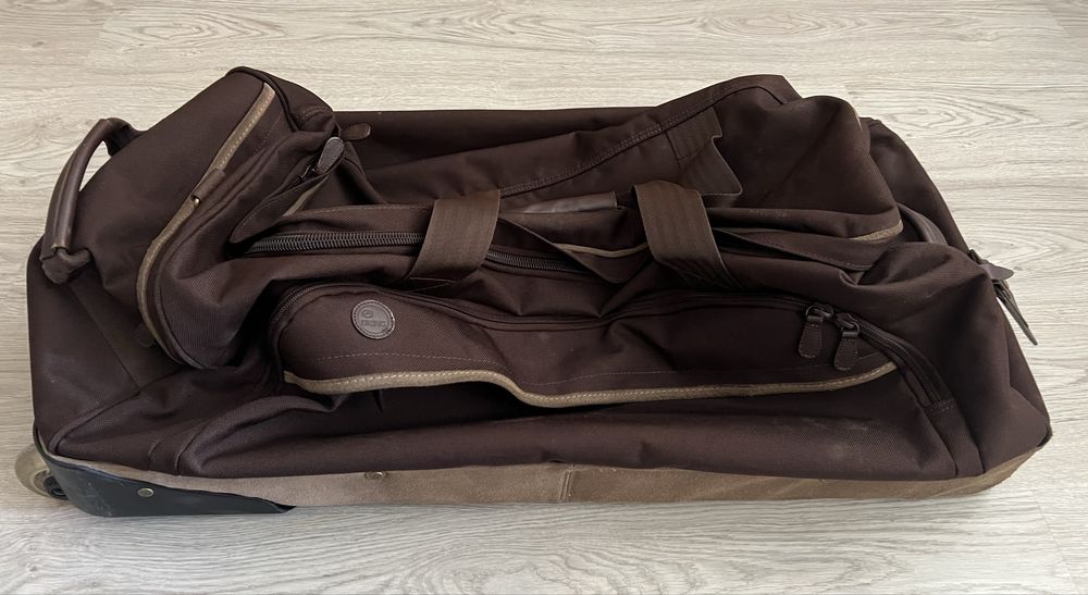 Mala de viagem com rodas da marca Berg