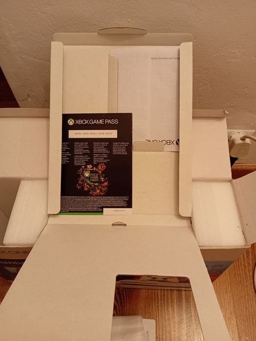 Xbox One S  1 TB box super stan