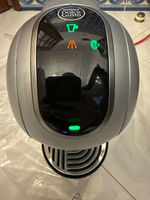 Máquina de café Dolce Gusto Génio S automática semi nova