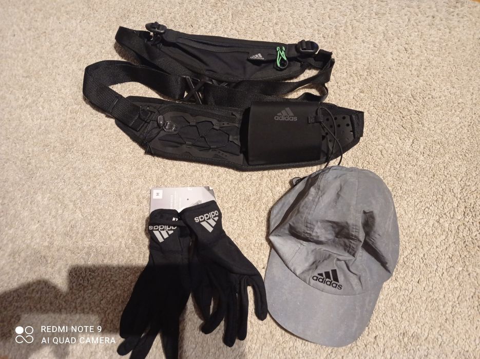 Adidas zestaw dla biegacza dwie saszetki ner,rękawiczki roz.M i czapka