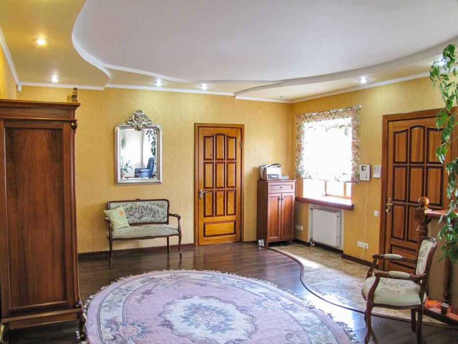 Продам элитный 2-х эт. дом в ЦЕНТРЕ Шевченковского района.