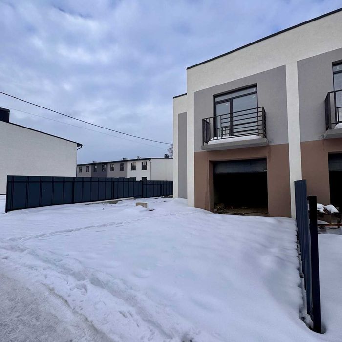 продаж кутового Таунхауса готового до ремонту. Крихівці