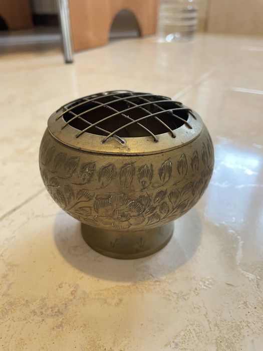 Конфетница, курильница, возочки из латуни новые. Индия