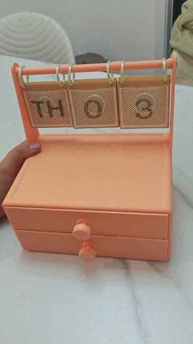 Gabinete de Cosméticos com Calendário Perpétuo