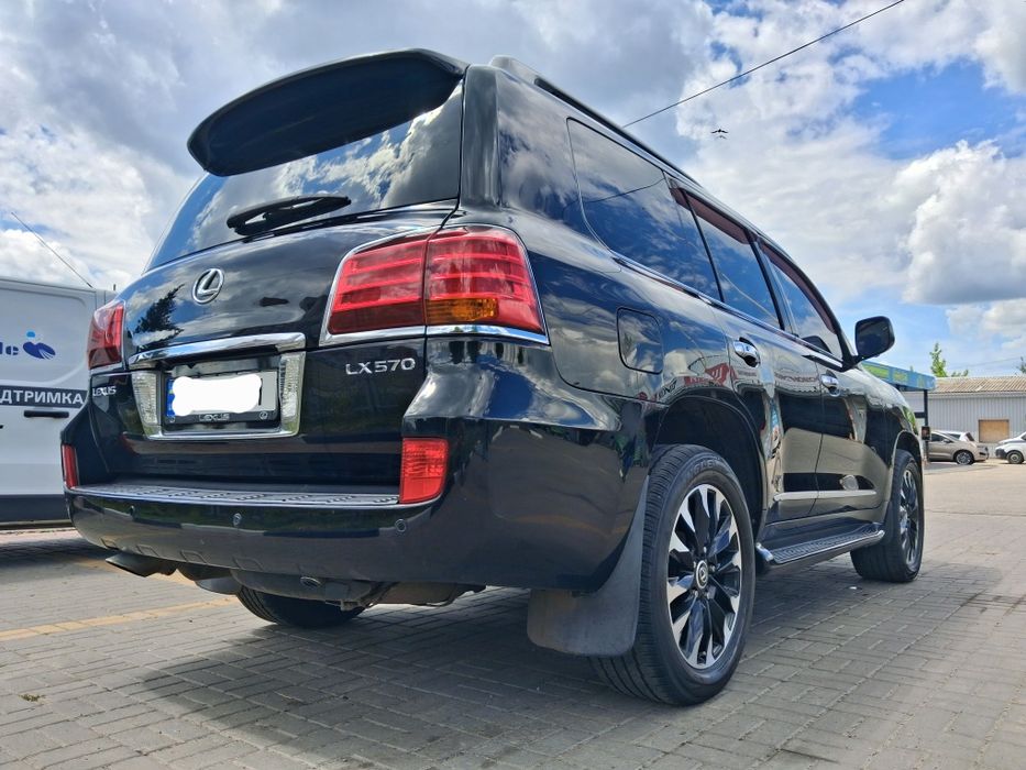 Lexus LX570 в гарному стані Торг є