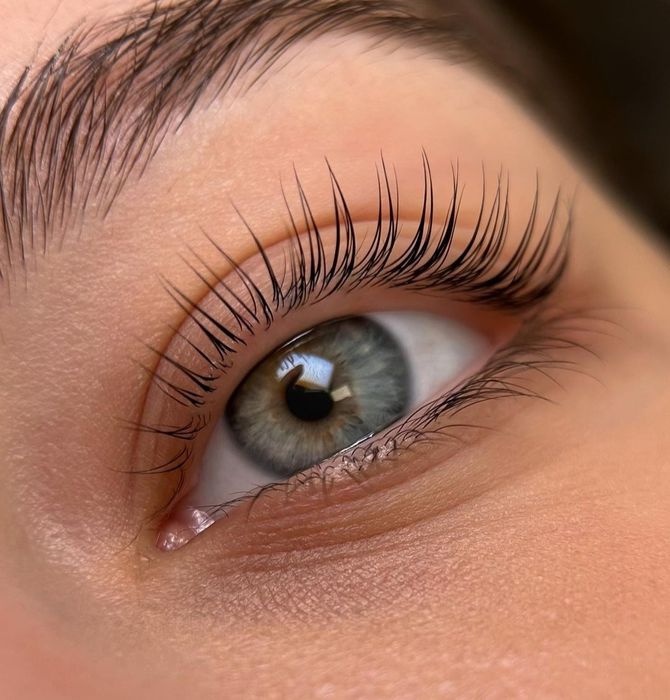 Ламінування вій та брів