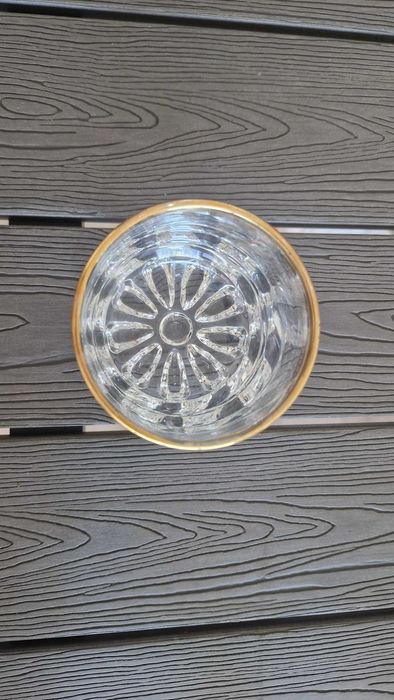 Copo de vidro vintage com risca dourada