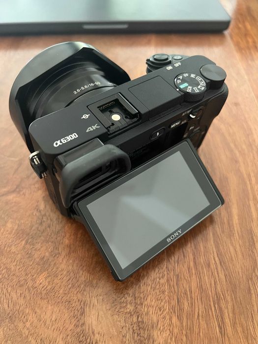 Sony Alpha a6300 + original lens + charger + extra battery