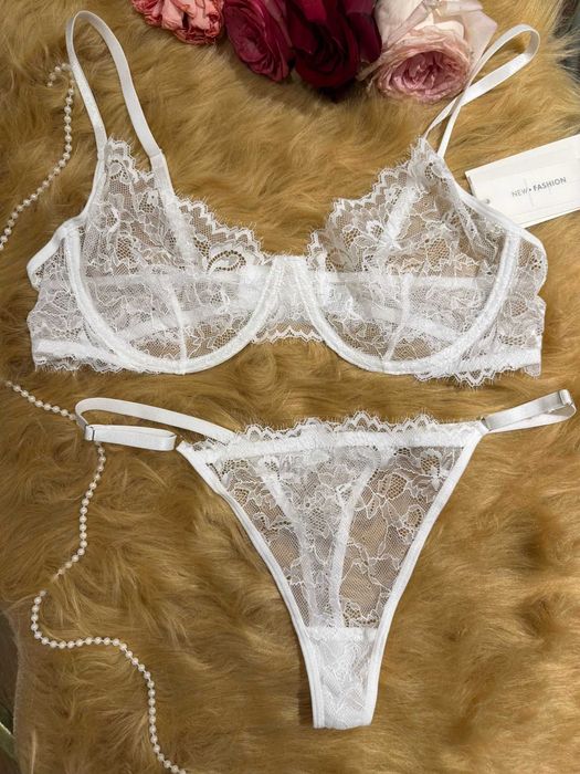 Seksowny komplet bielizny koronkowej – Stringi i Biustonosz
