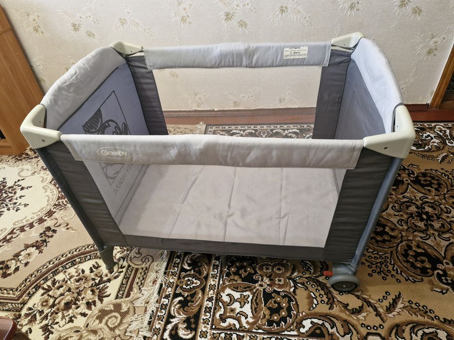 Дитячий манеж Geoby