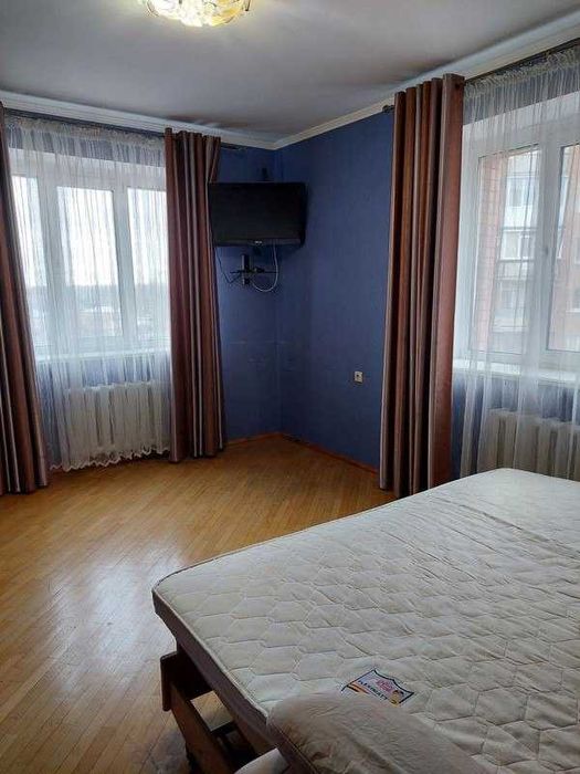 Продаж 2-кімнатної квартири на Подолі в новому будинку.