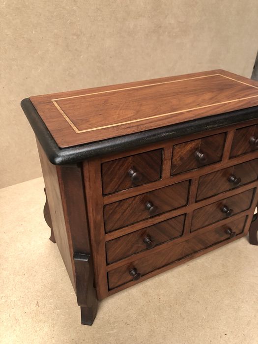 Cômoda 8 gavetas, feito a mão