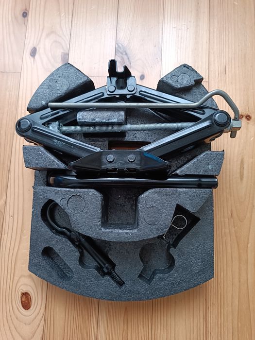 Оригінальний органайзер Ford,набір, домкрат для авто форд, Fomoco.