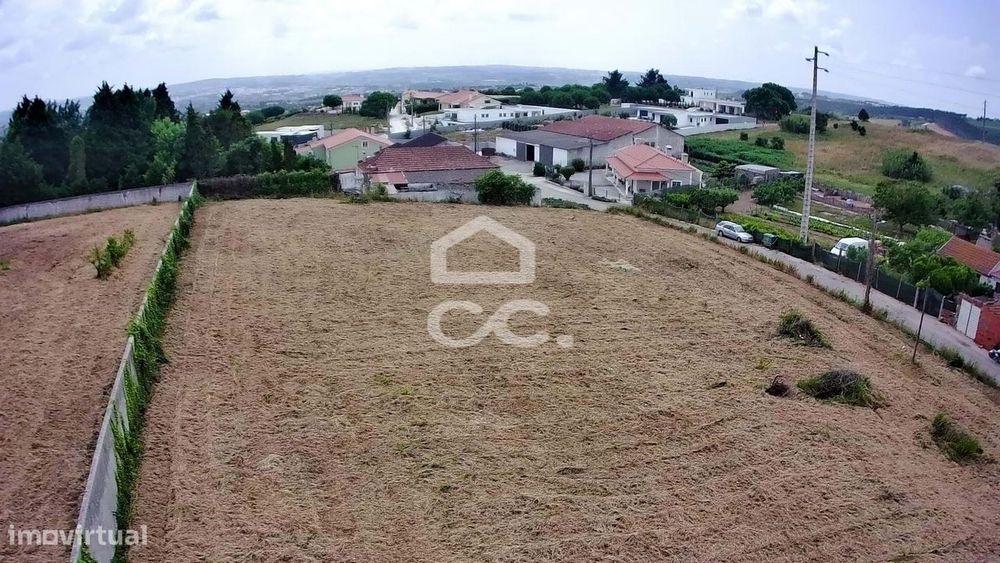 Terreno Premium com 3.660 m² no Carvalhal: Onde a Serra se Cruza com o