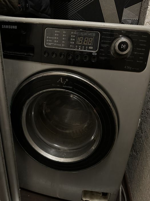 стиральная машина Samsung (модель WF7600S9R) с загрузкой 6 кг.