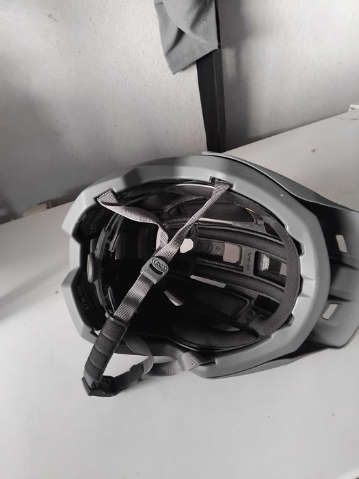 Capacete para trotinete e bicicleta