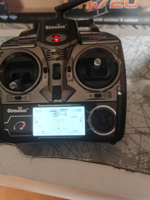 Helikopter zdalnie sterowany.
