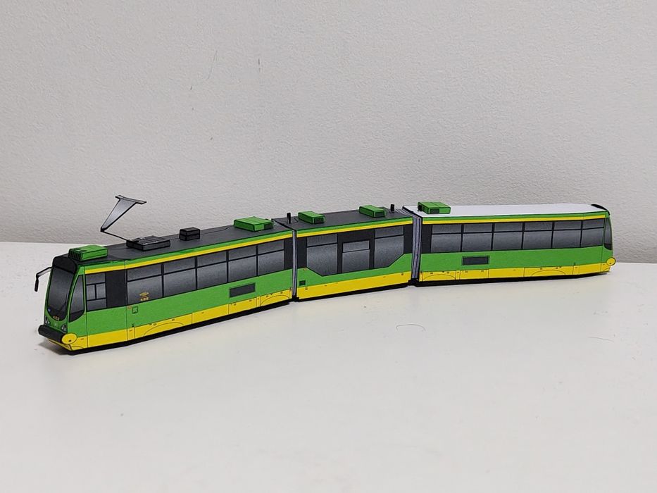 Moderus Beta MF02ac MPK Poznań Model kartonowy zabawka pociąg miejski