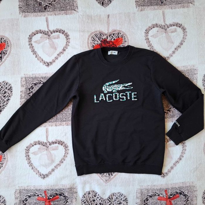 Czarna bluza z nadrukiem Lacoste