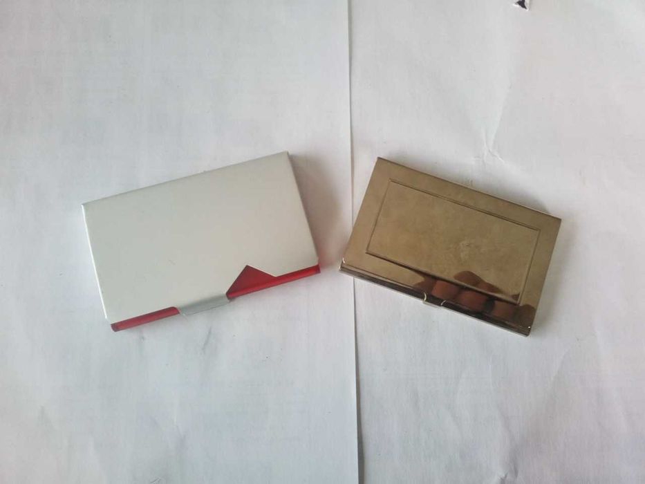 Porta-cartões de visita em metal e em plástico, NOVOS!