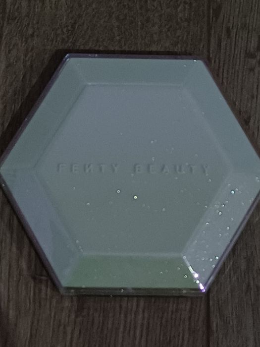 Rozświetlacz fenty beauty holo at me