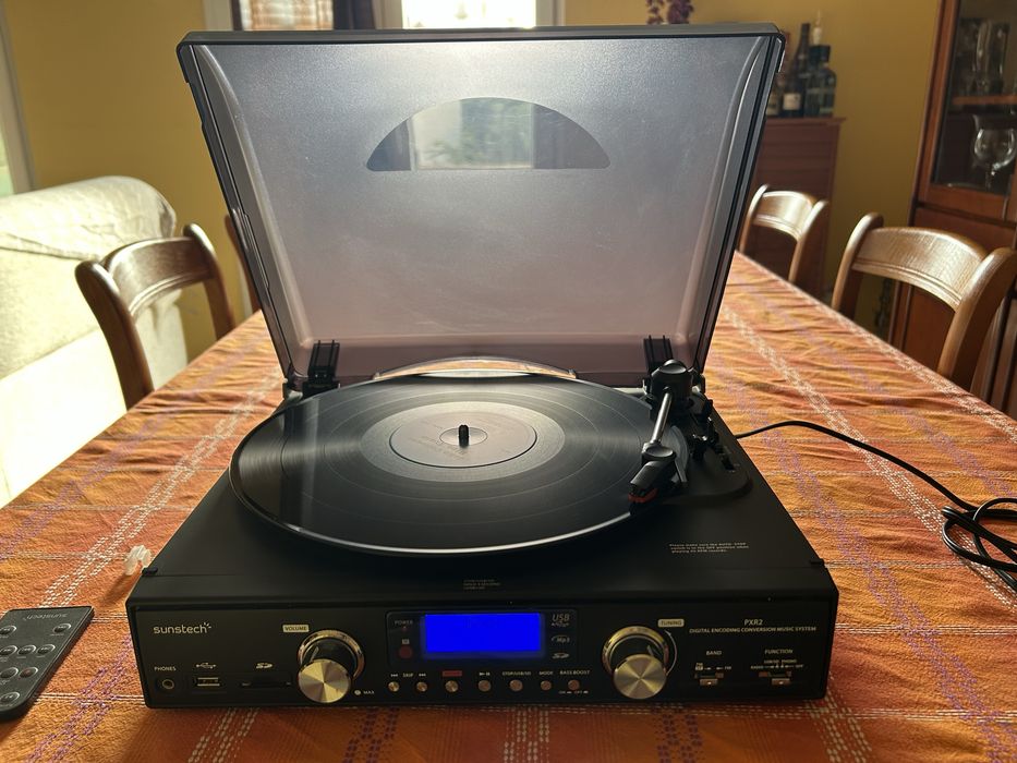 Sistema compacto gira-discos, leitor/gravador mp3, radio FM