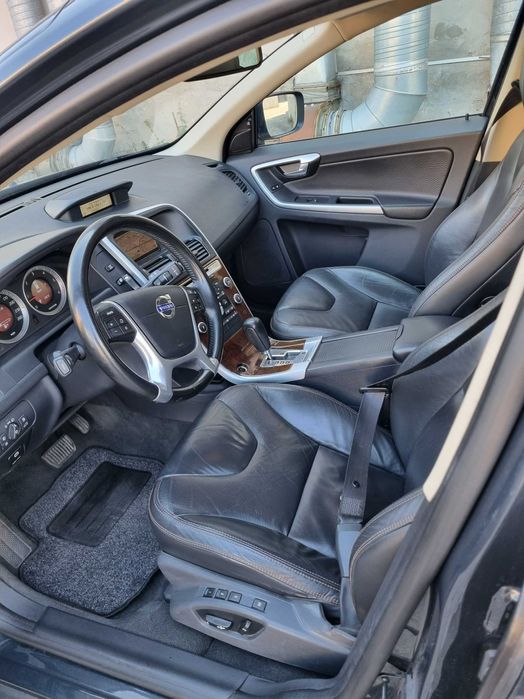 Volvo XC60 2.4D D5 автомат Summum