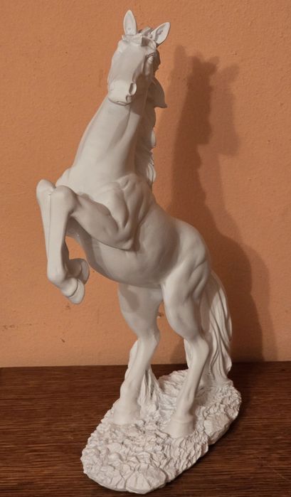 Piękna ceramiczna figurka konia. KOŃ Arabski, jeździectwo. Mustang.