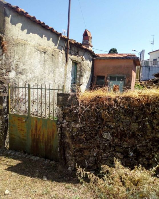 Casa rustica no Centro de Moimentinha