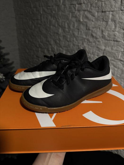 Футзалки Nike бутси сороконіжки
