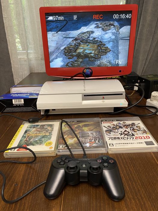 Біла SONY PS 3 CECHL00 гарний стан читає диски з першоі SONY
