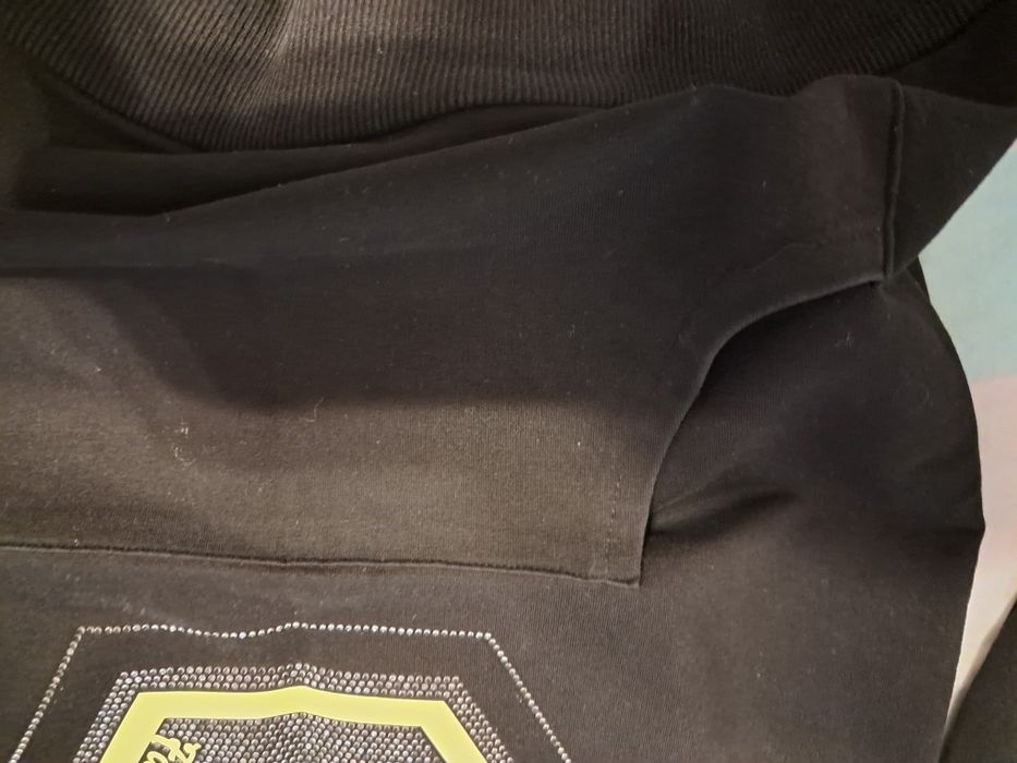 Dres damsk z długim rękawem.