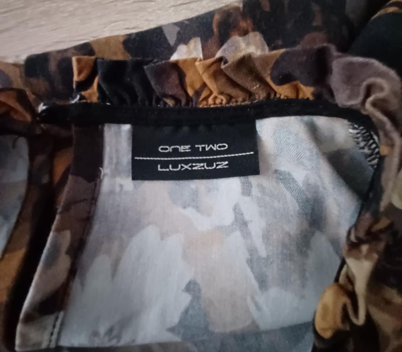 Bluzka damska w kwiaty r. 42, LUXZUZ