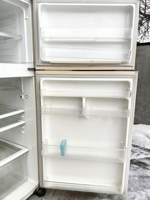 Холодильник широкий Sharp