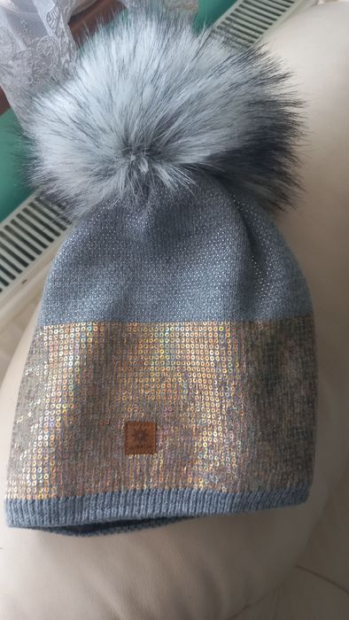 Czapka damska polska nowa bez metki 100 % Akryl kolor szary ze złotym