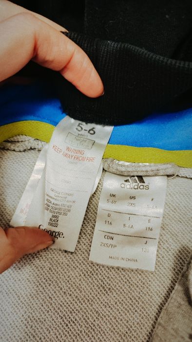 Костюм на мальчика adidas 5-6 лет 110-116 см .