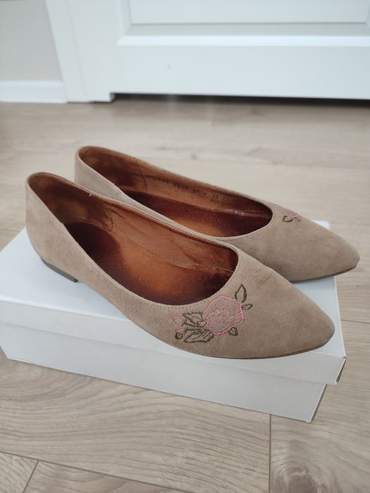 Baleriny buty skórzane Ryłko z różą 39