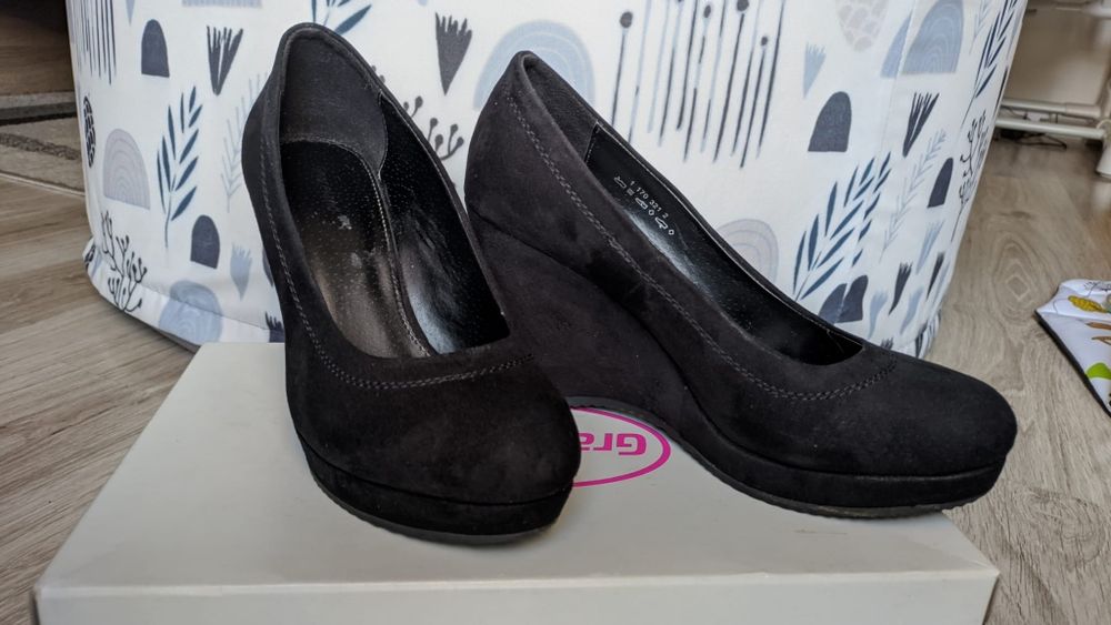 Buty na koturnie