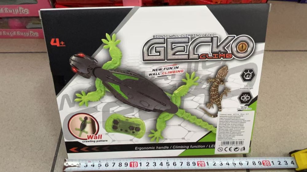 interaktywny, zdalnie sterowany robot w kształcie gekona