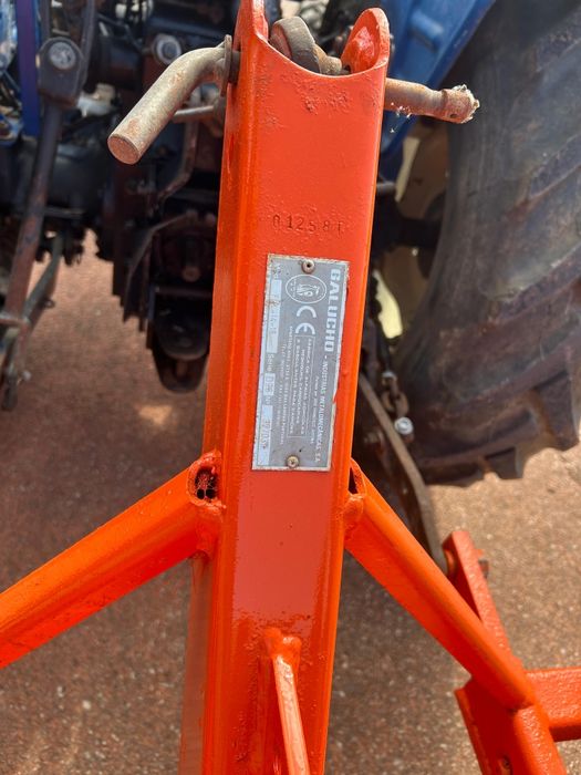 Trator Iseki com Frese Galucho