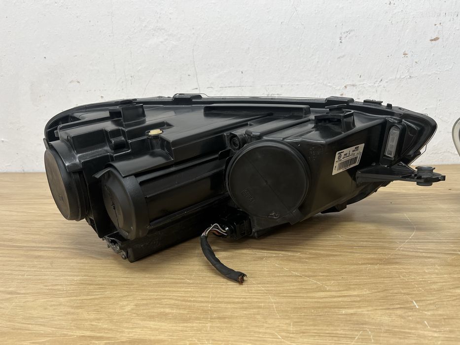 Lampy przednie Volkswagen Sirocco Xenon