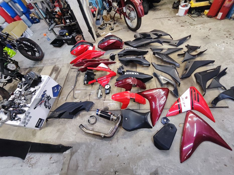 Yamaha yzf r125 . 2008-2014,  2010 cała na części plastiki rama itp.