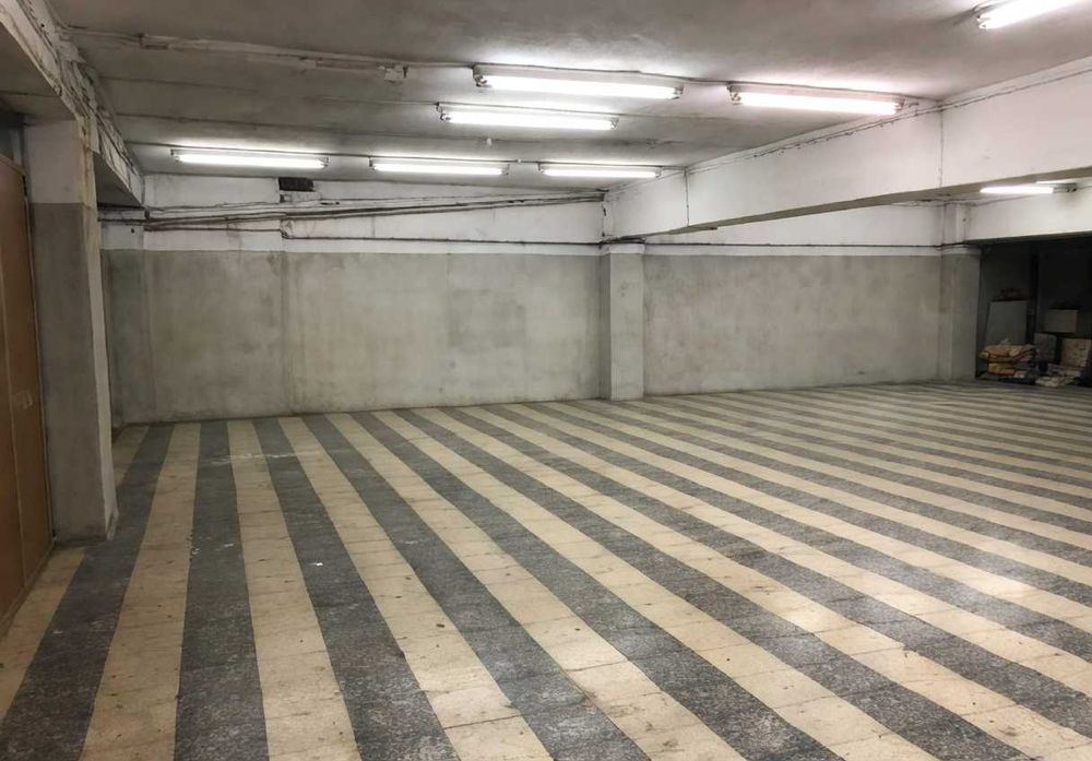 Armazém logístico com 1.024 m² em São Domingos de Benfica, Lisboa